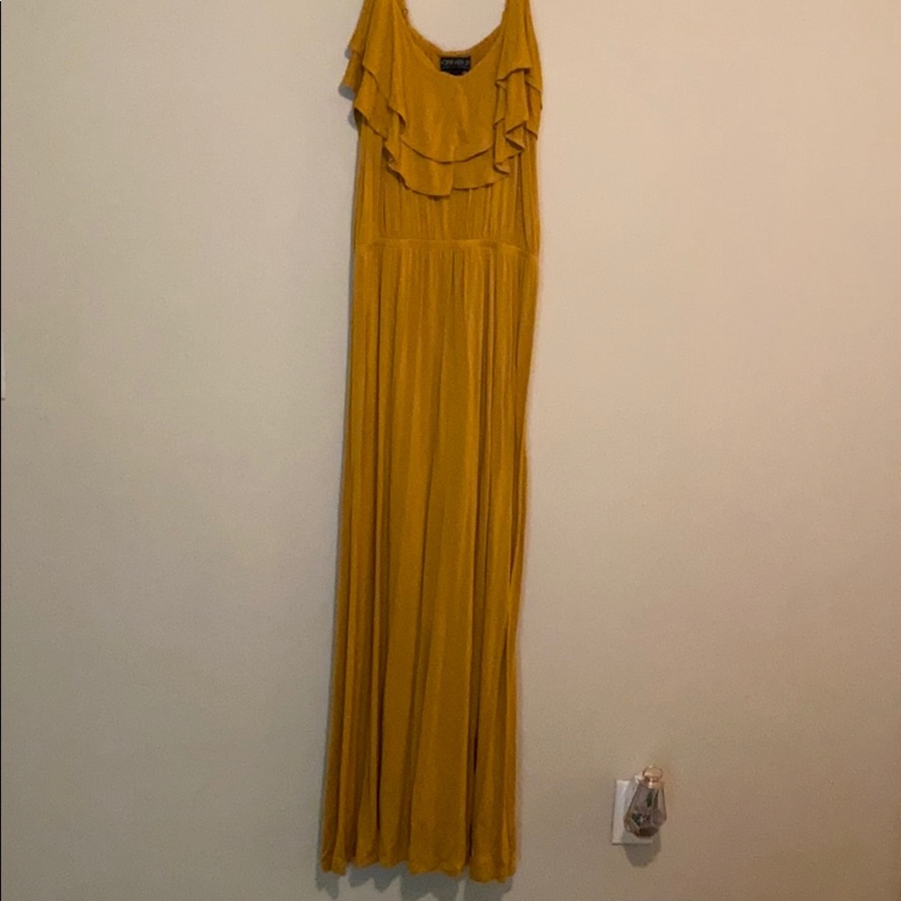 ✨3/$10✨Beautiful Gold Maxi Dress